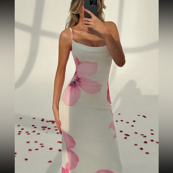 Elegant Pink Floral Dress - Picture 6 of 7